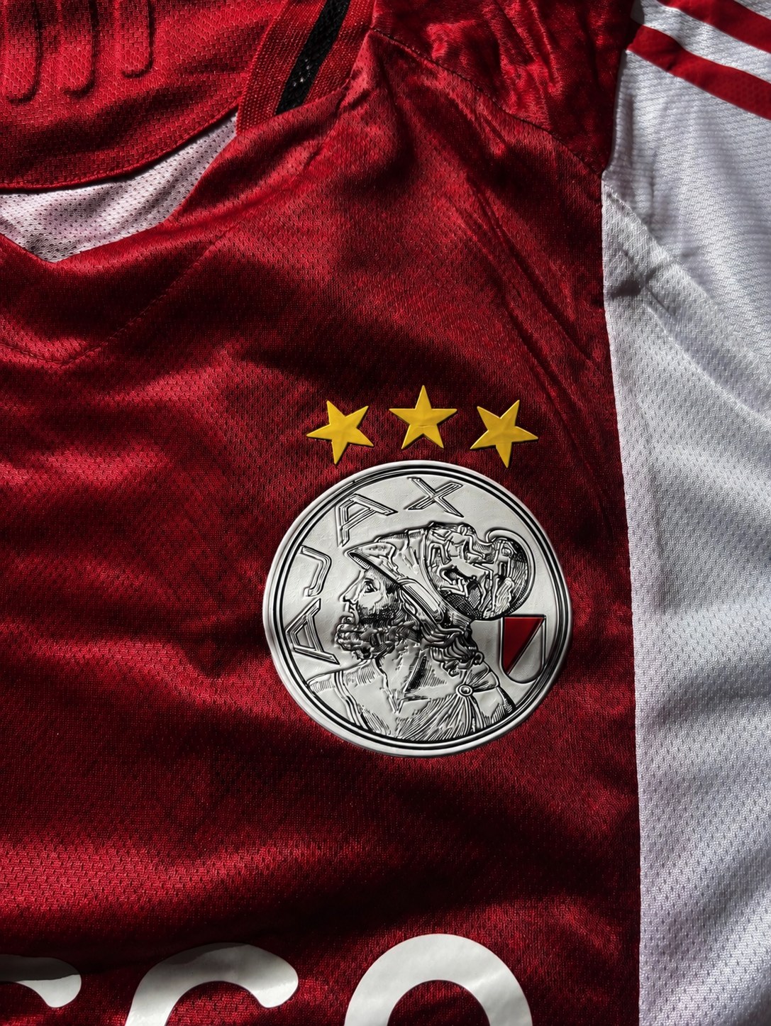 Ajax 25/26 detalle escudo