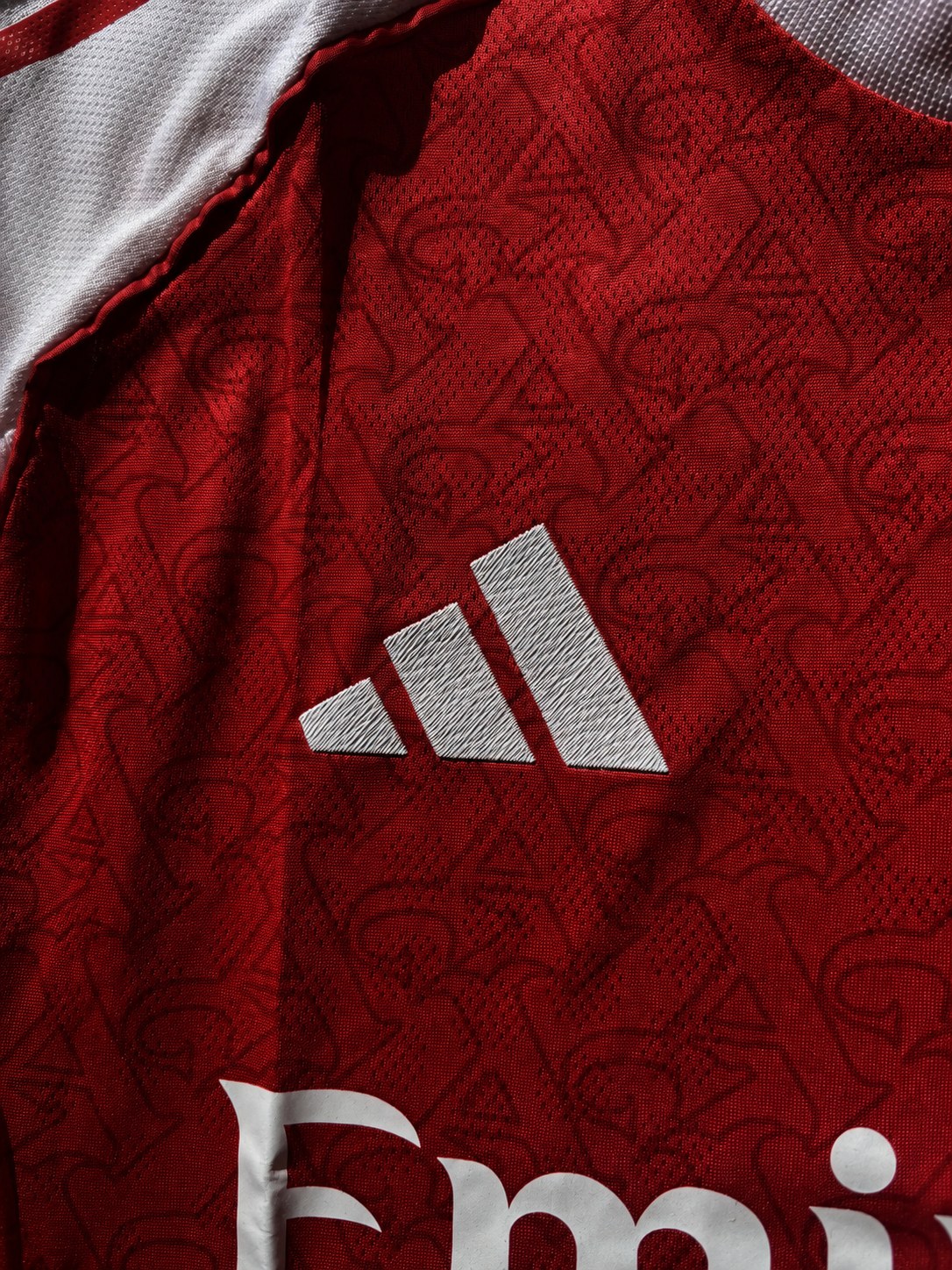 Arsenal 25/26 detalle logo